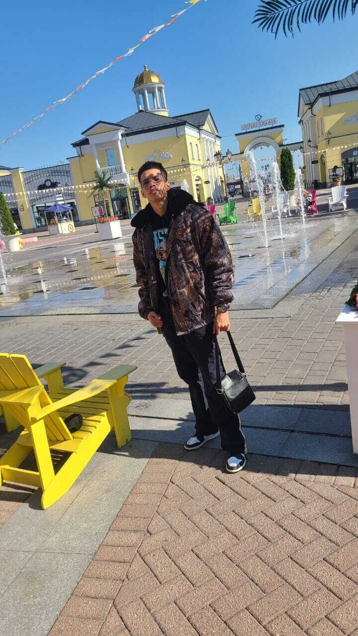  38532533  Carlos, 31 ,    