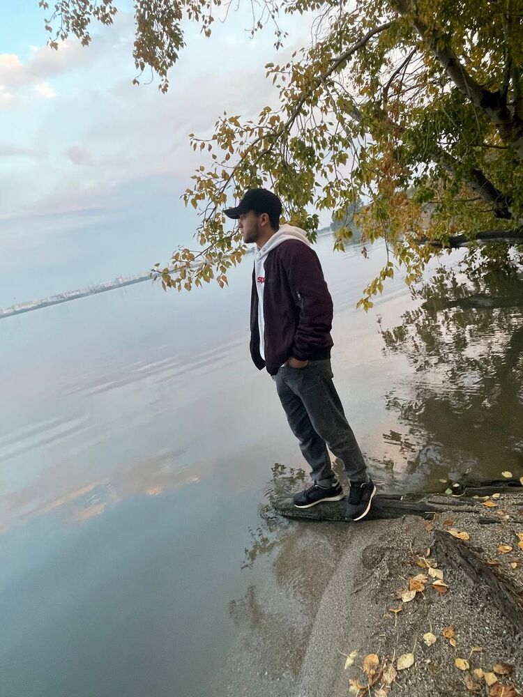 42588343  , 22 ,    