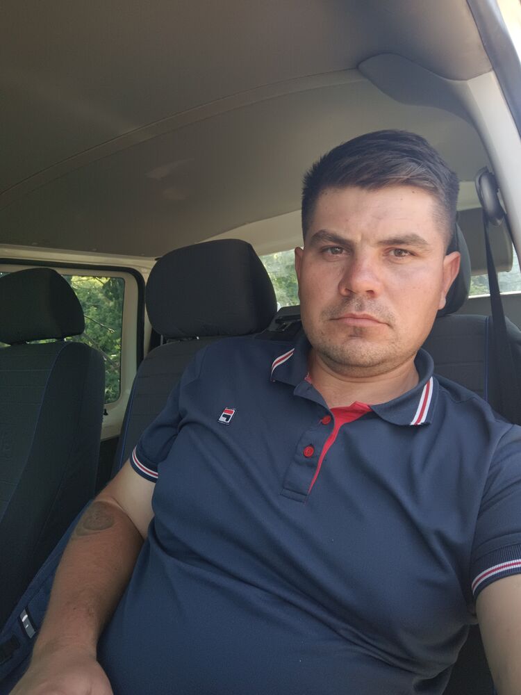  28352313  Vitalii, 37 ,    
