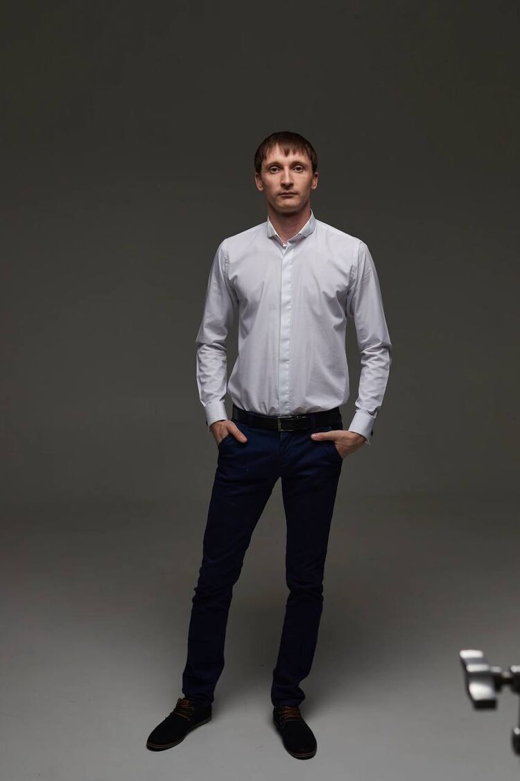  49786833  Eduard, 33 ,    --