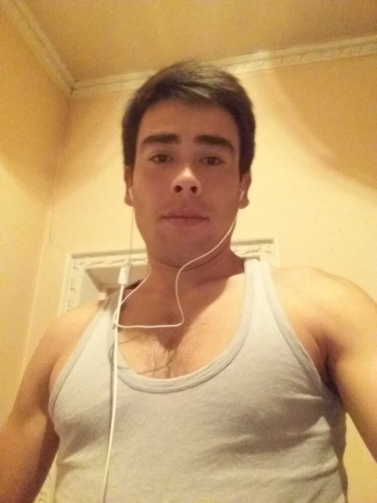  22818453  Giyosiddin, 32 ,    