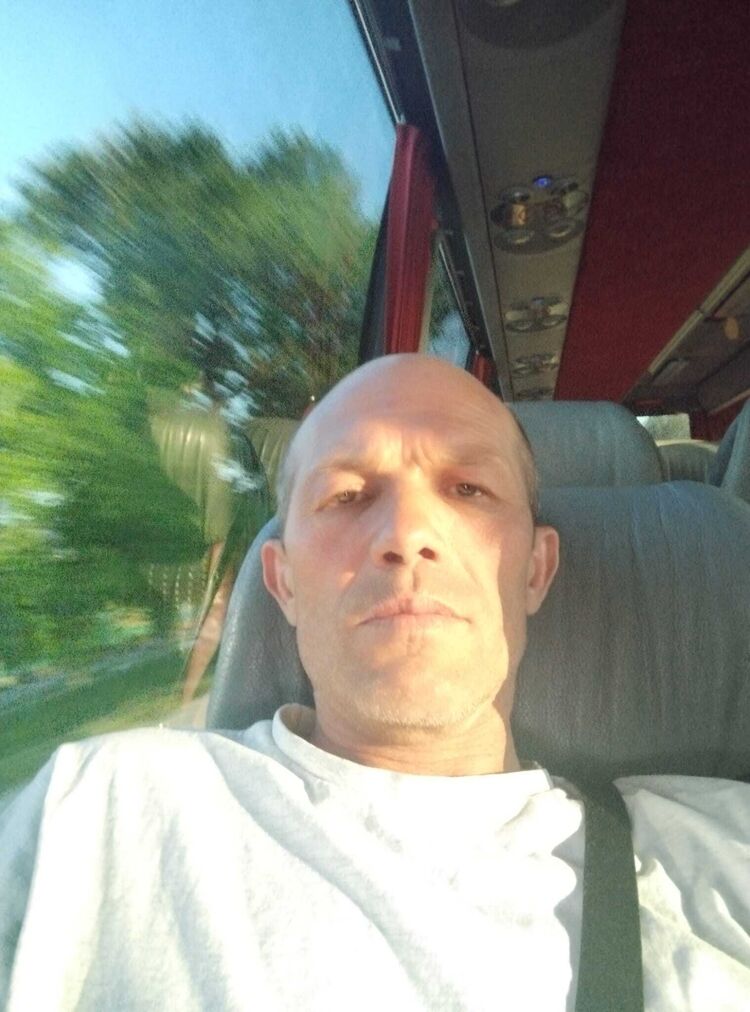  53322343  Petru, 49 ,    