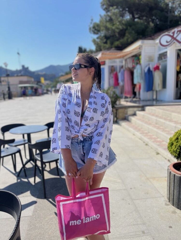  ,   Karina, 21 ,   ,   