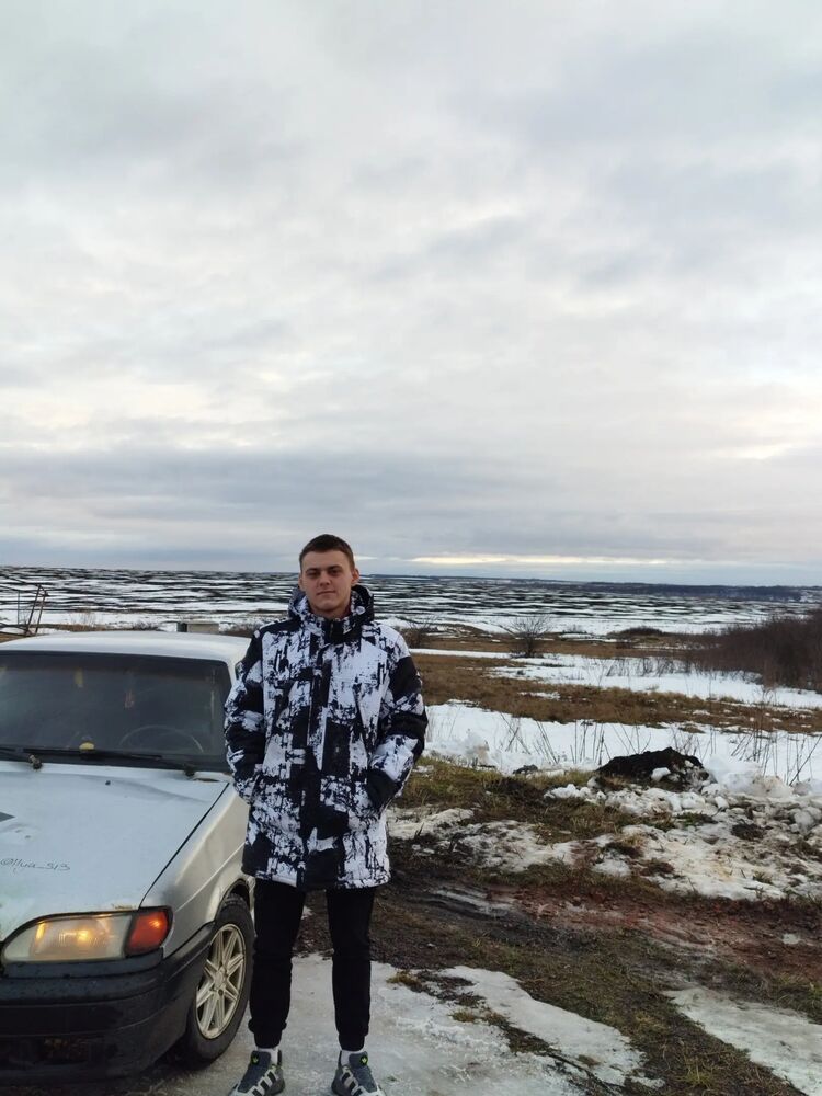  42047733  Nikolay, 22 ,    