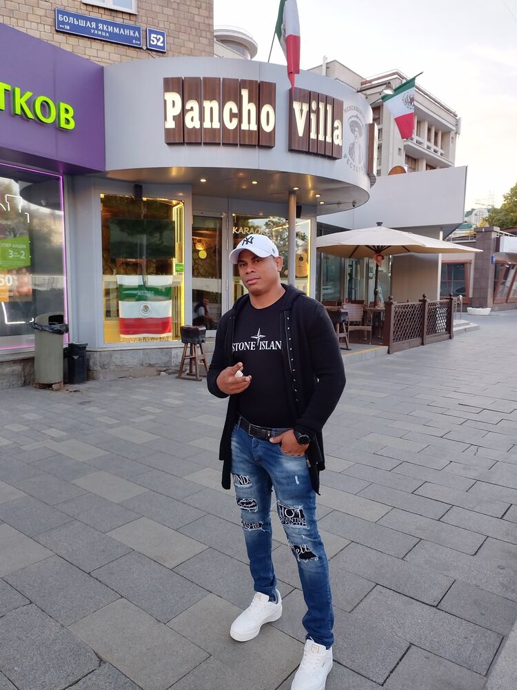  36071223  Reinier, 37 ,    