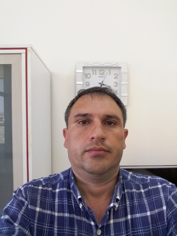  21056873  Rovshan, 48 ,    Praha