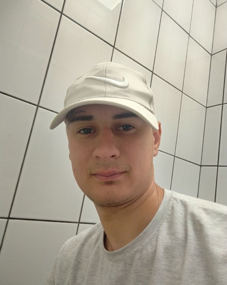 41634123  Artur, 28 ,    