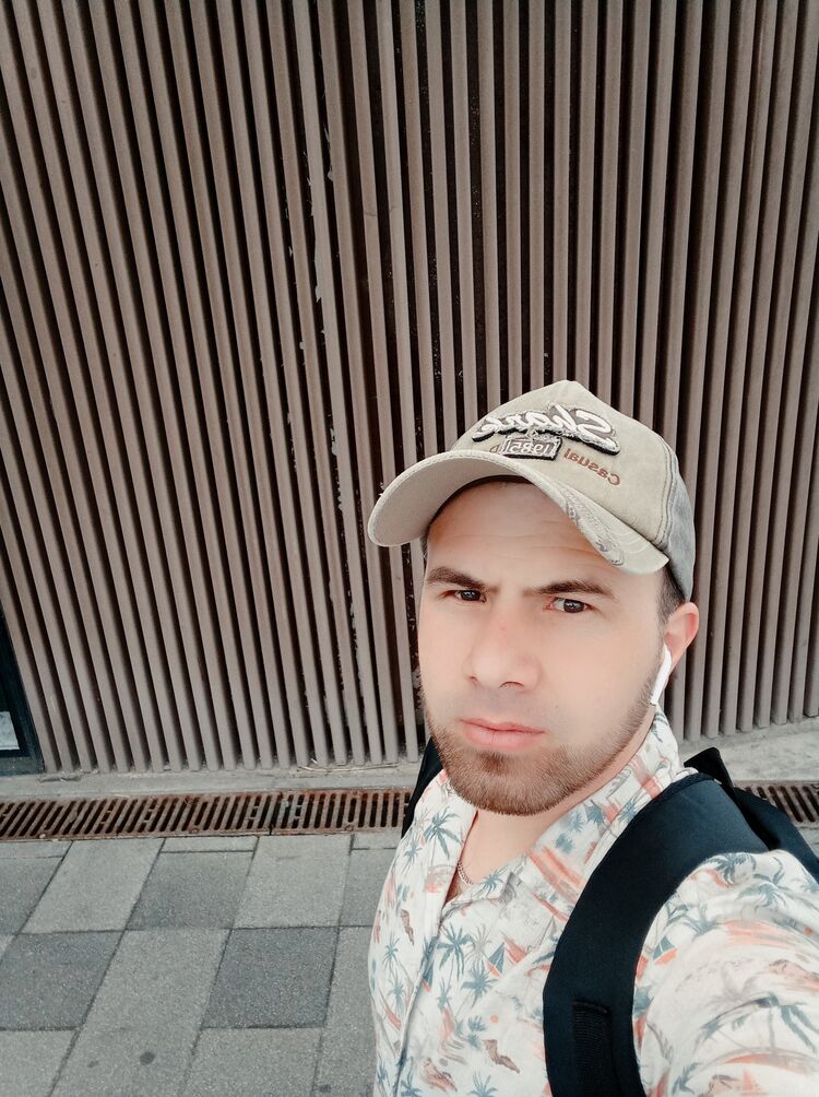  46852683  , 28 ,    