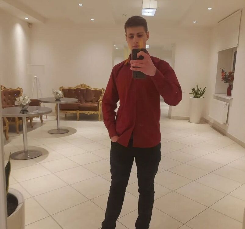  54529343  Alex, 21 ,    