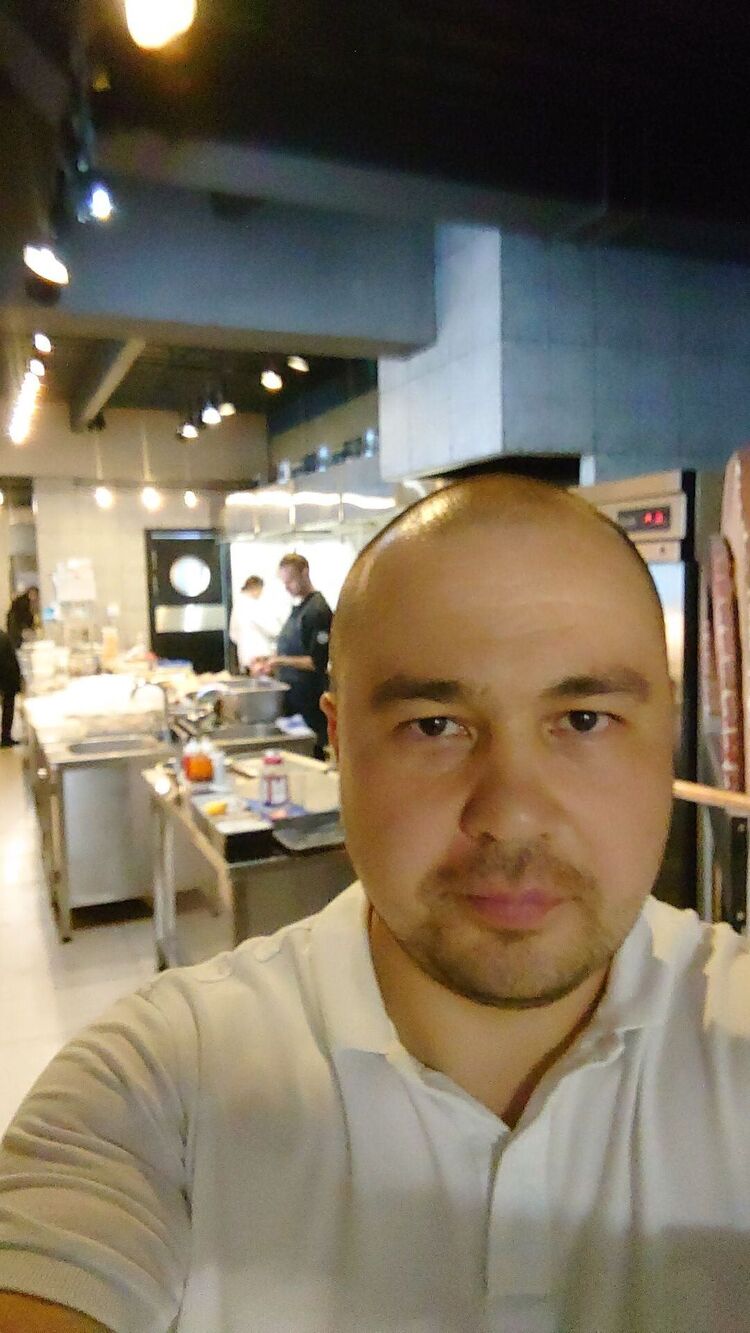  37618323  Ainur, 40 ,     