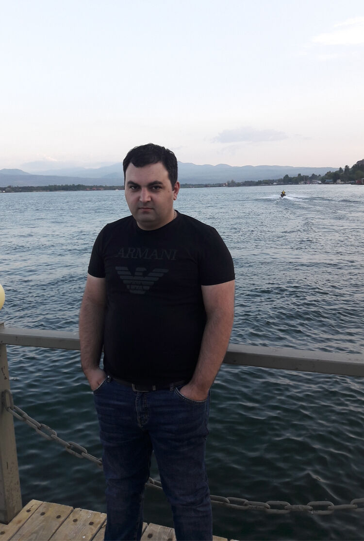  53414033  Armen, 32 ,    