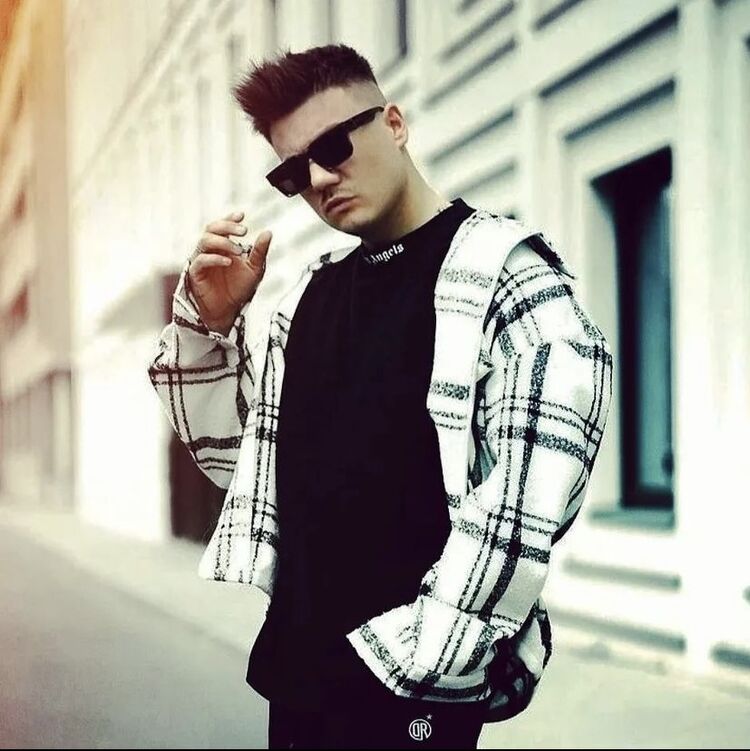  25943613  Alex, 31 ,    