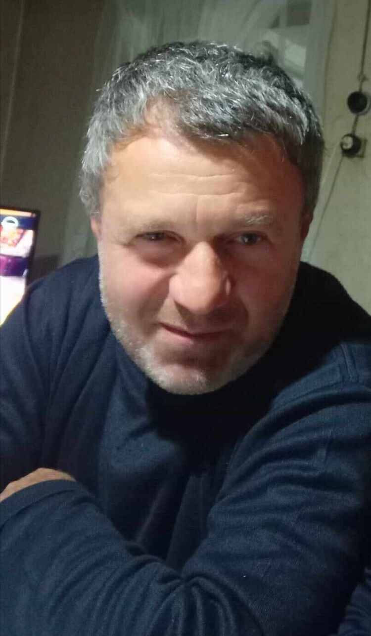  39672493  Gela, 59 ,    