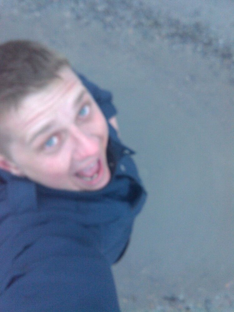  15748853  Andrew, 35 ,    