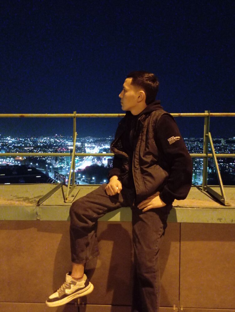  44057823  Ahror, 20 ,    