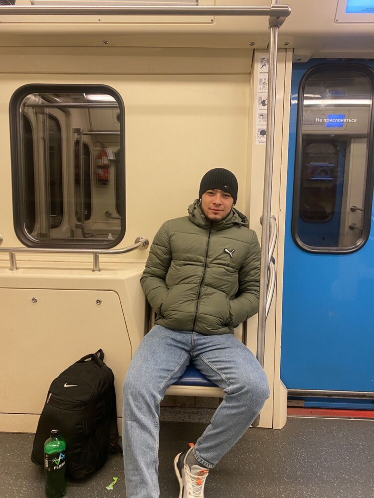  38642003  Asilbek, 21 ,    