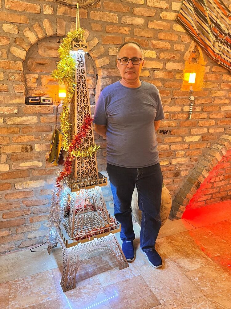  44887733  Hakan, 51 ,     