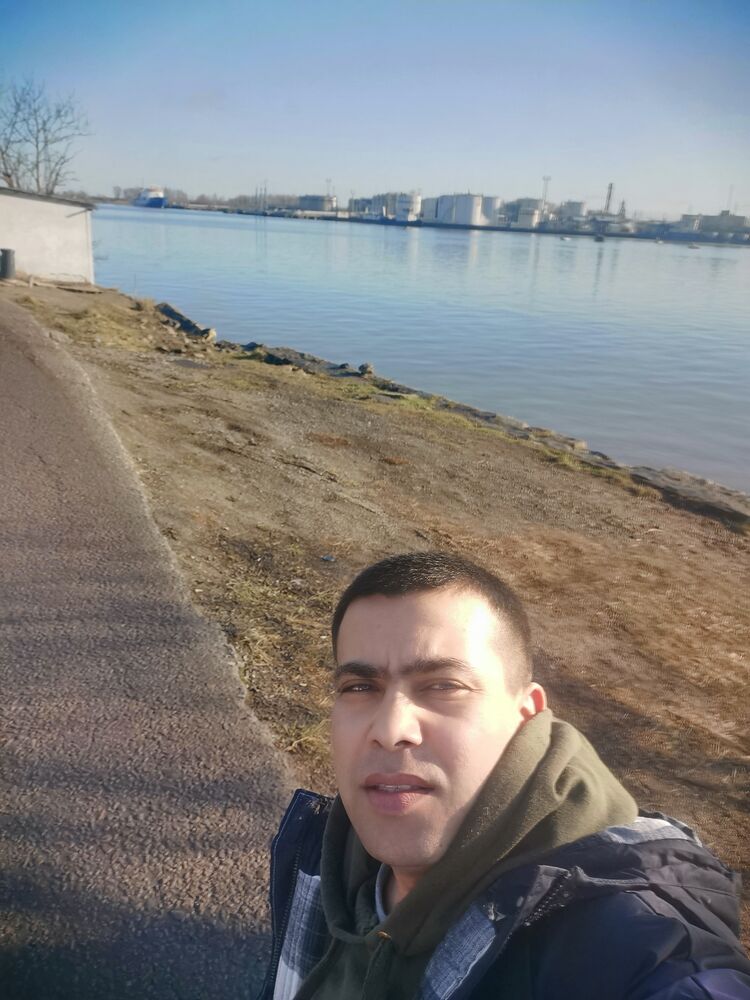 32614403  Fariz, 35 ,    