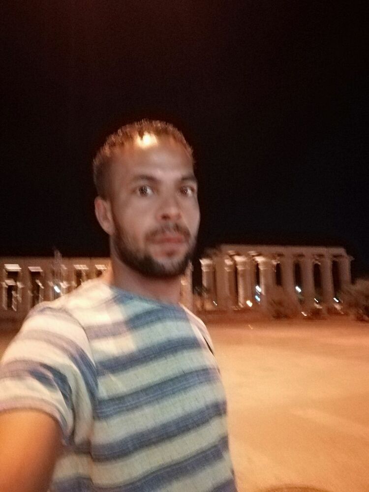  ,   Ahmed, 37 ,   ,   , c 