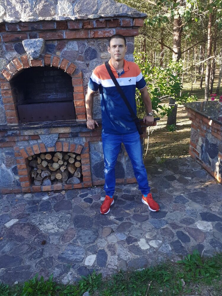  20975873  Gufy, 31 ,    