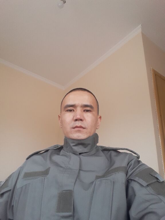  33161693  Azamat, 30 ,    