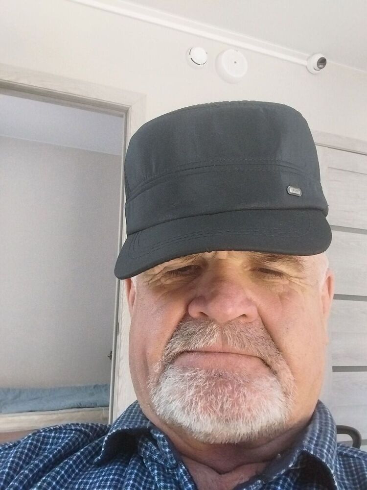  46328043  Bek, 44 ,    