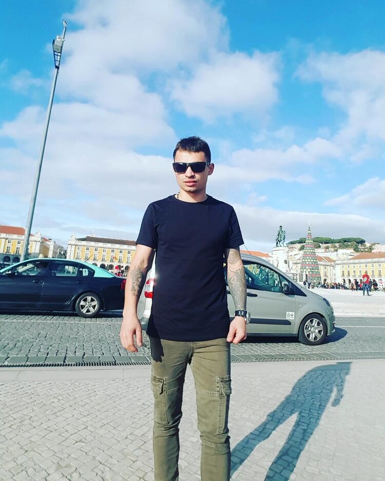  18284703  Grisha, 31 ,    Pisek