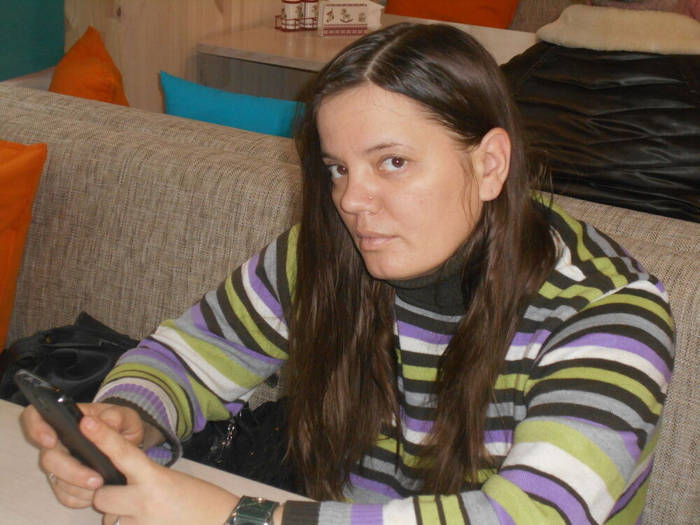 8774363  Alexandra, 42 ,    