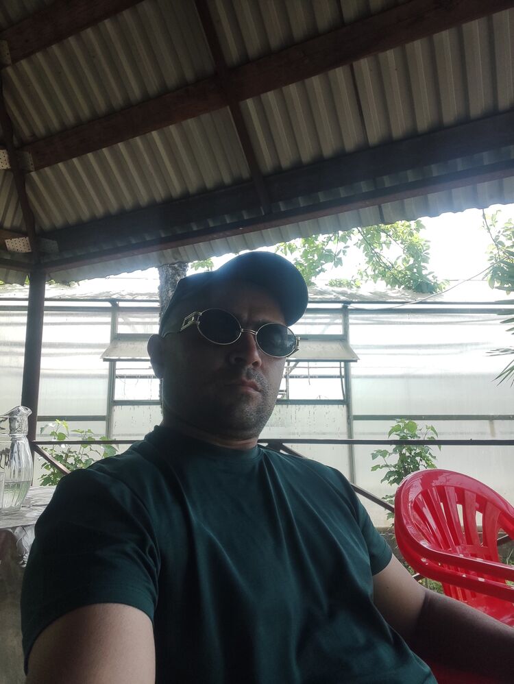  44886033  Muslim, 39 ,    