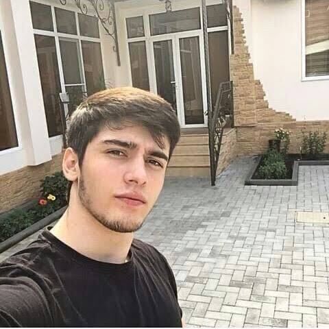  53834293  Hayk, 18 ,    