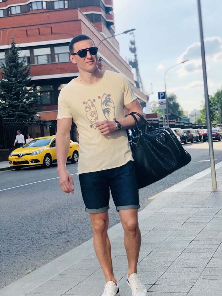  26737103  Alex, 37 ,    