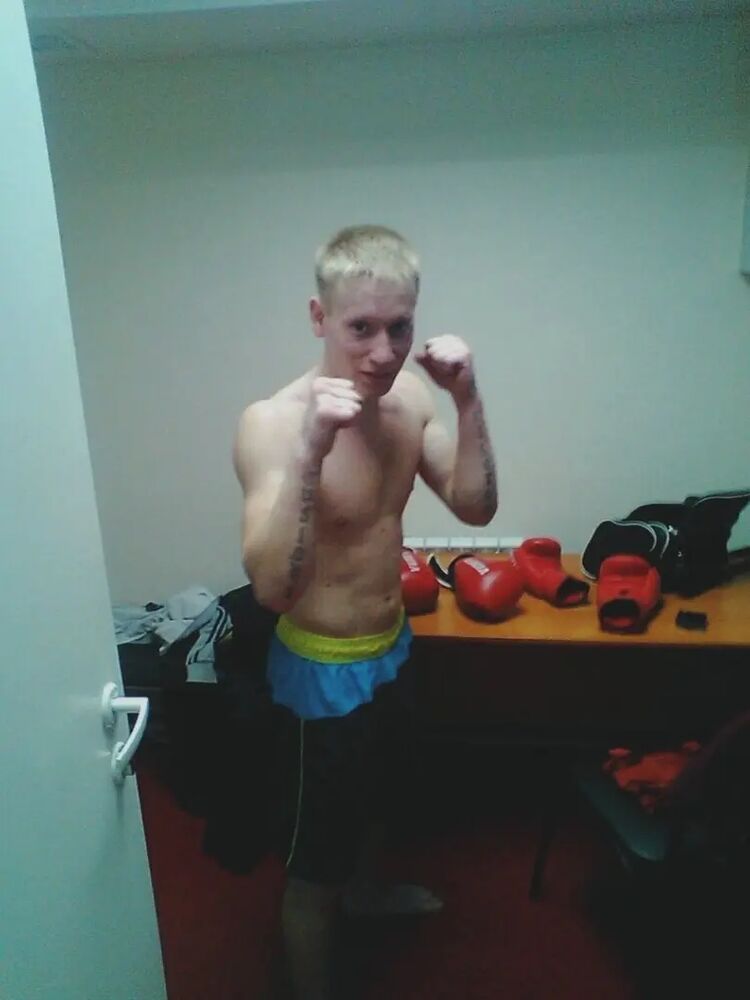  28394613  Denis, 31 ,    