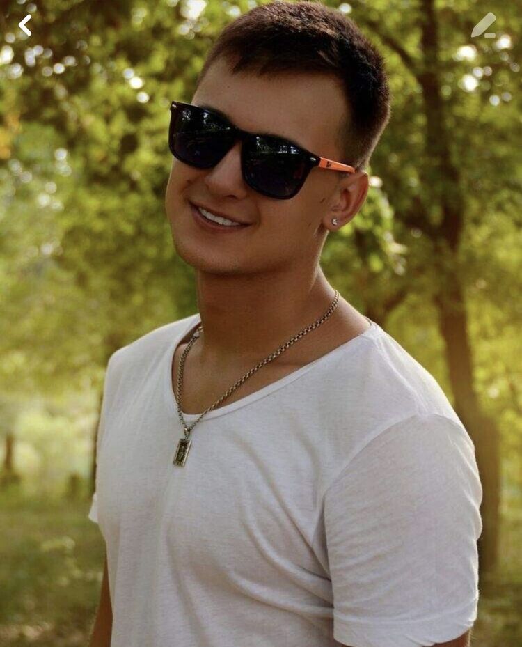  37236173  Max, 24 ,    -