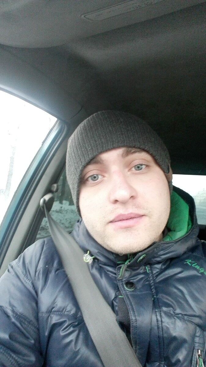  8900843  Pavel, 38 ,    