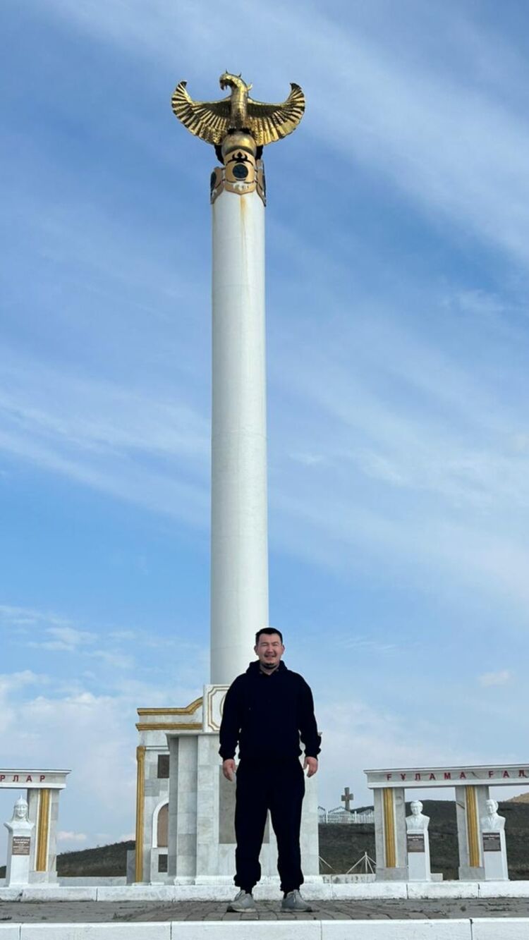  ,   Ulan, 32 ,   ,   