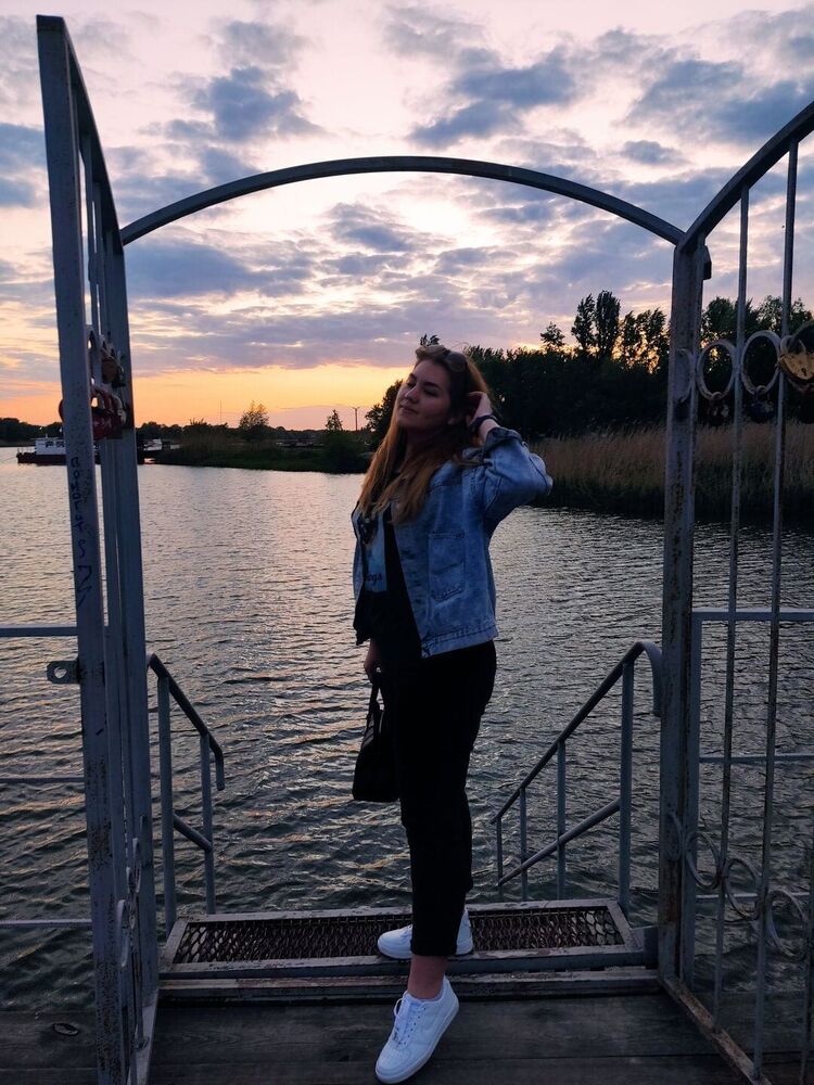  --,   , 22 ,   