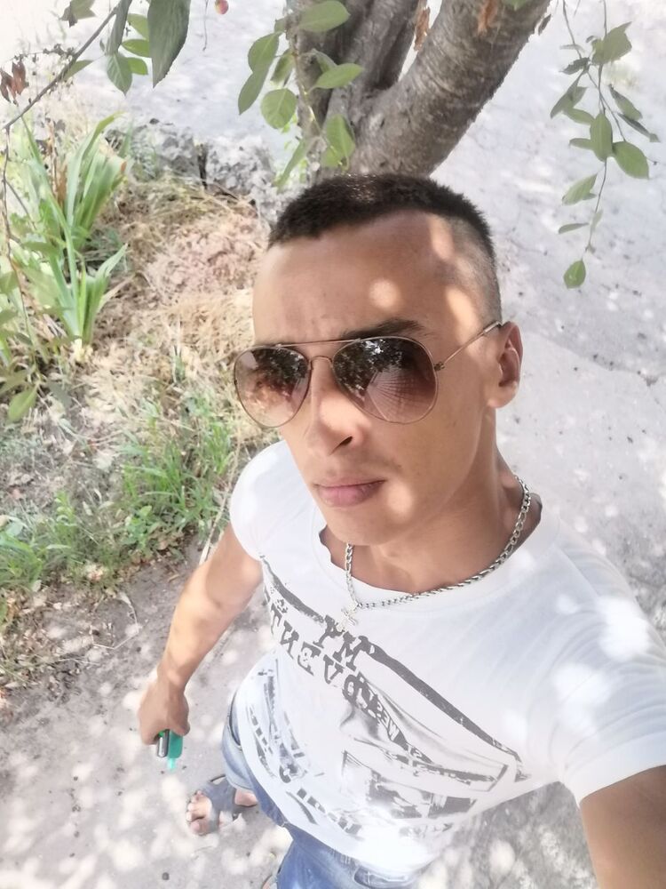  ,   Artur King, 25 ,   c 