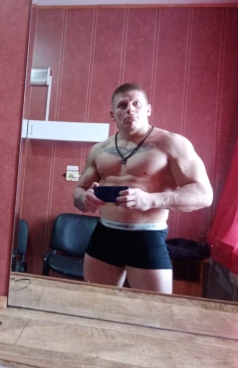  46836113  Aleks Trener, 32 ,    
