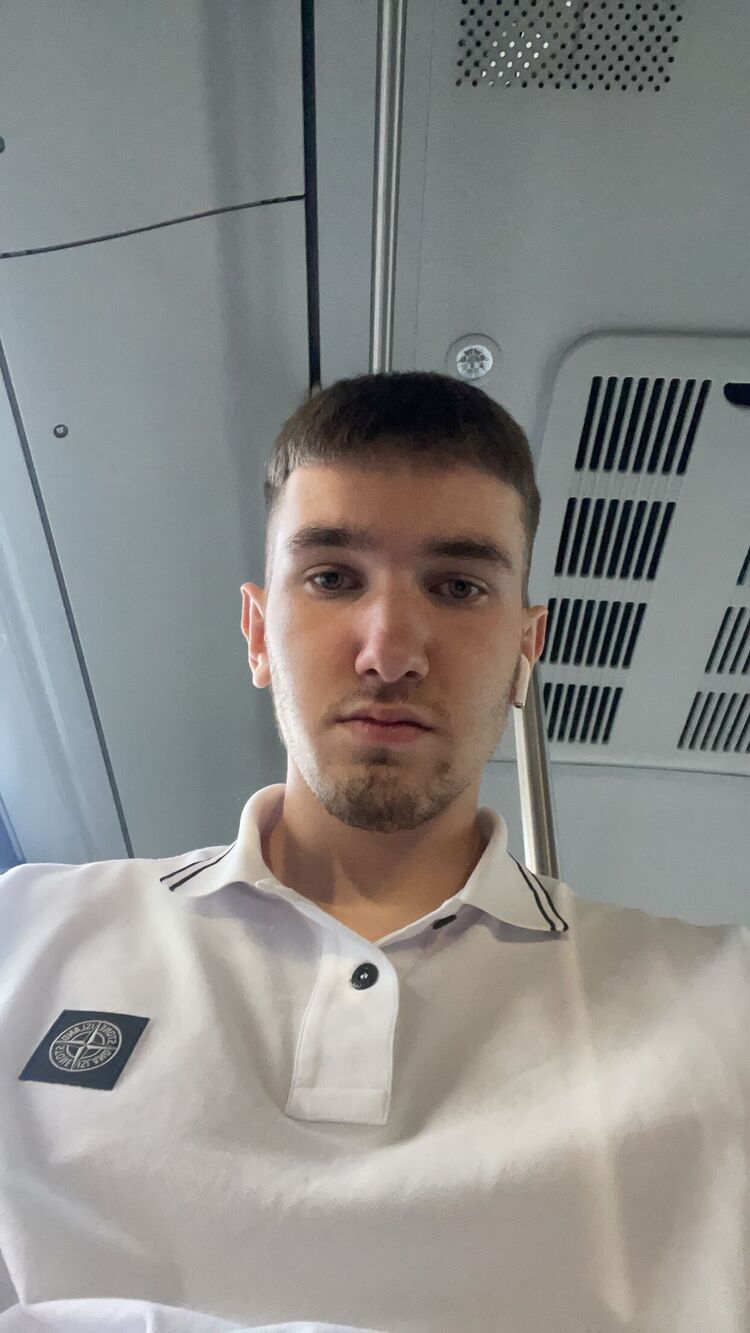  ,   Artur, 20 ,     , c , 