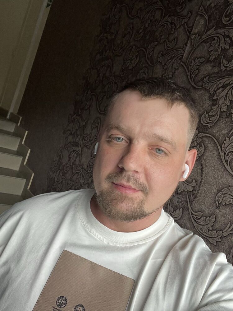  ,   Den, 32 ,   ,   