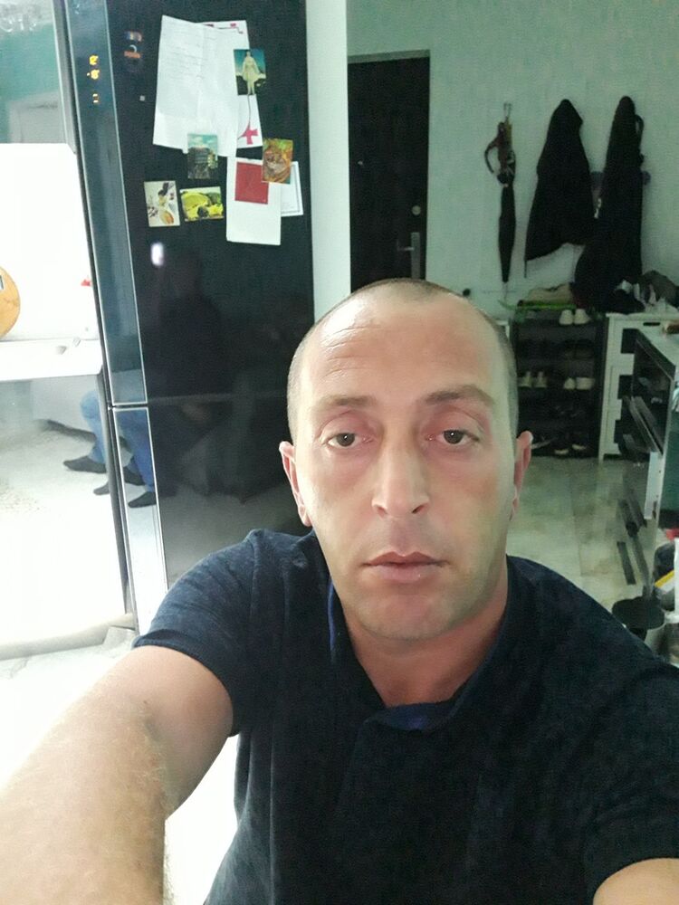  18612833  Irakli, 41 ,    