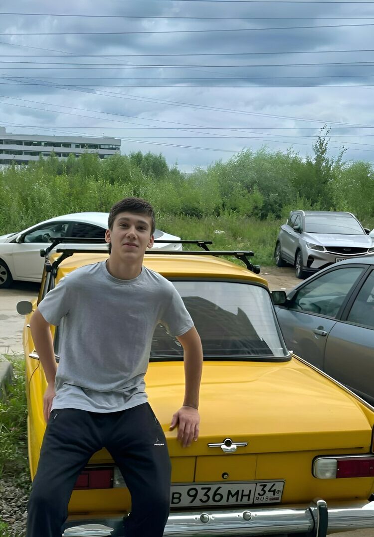  37129733  Alex, 25 ,    