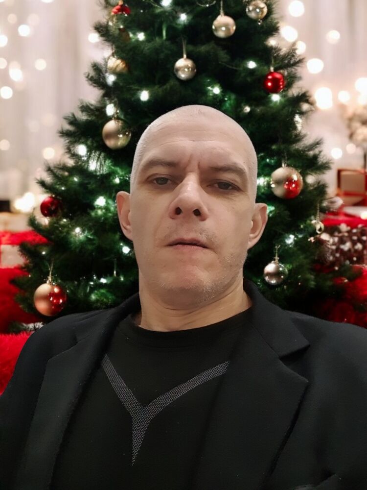  48018513  Sergei, 47 ,    
