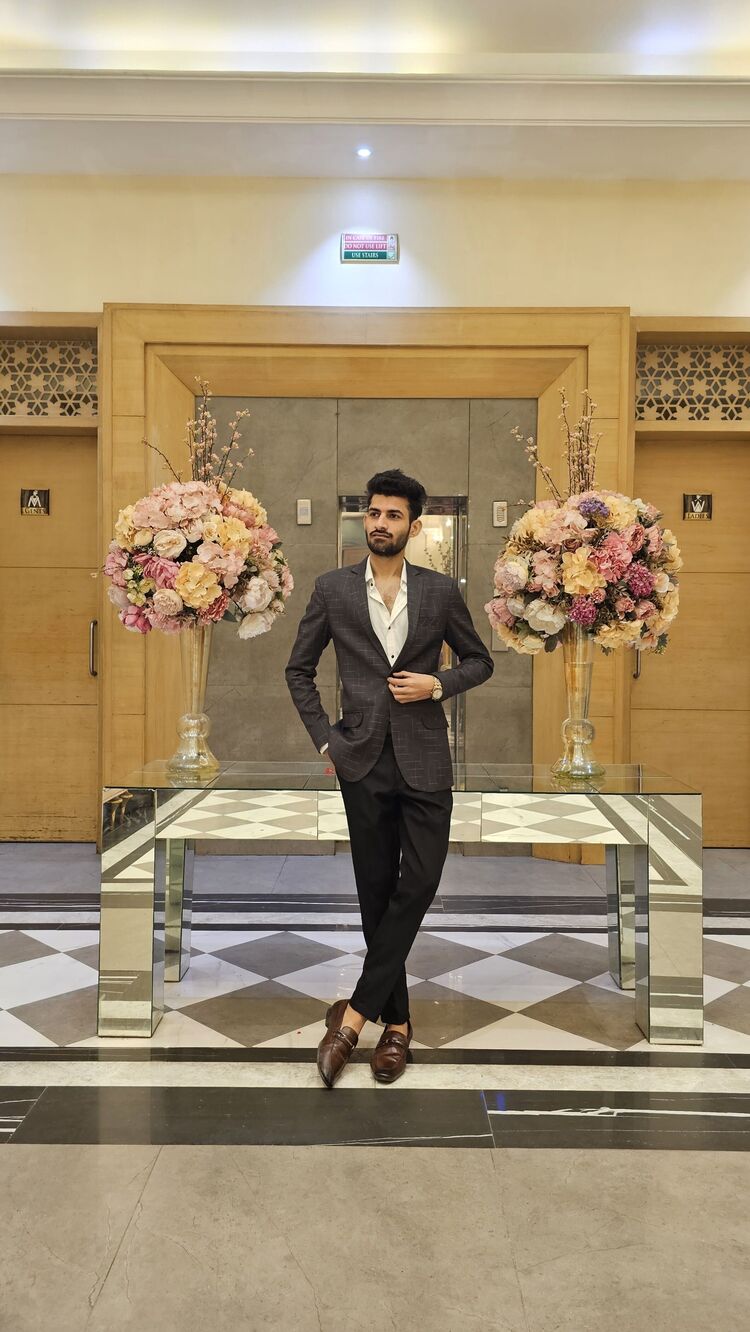  44447773  Kabir, 23 ,    Delhi