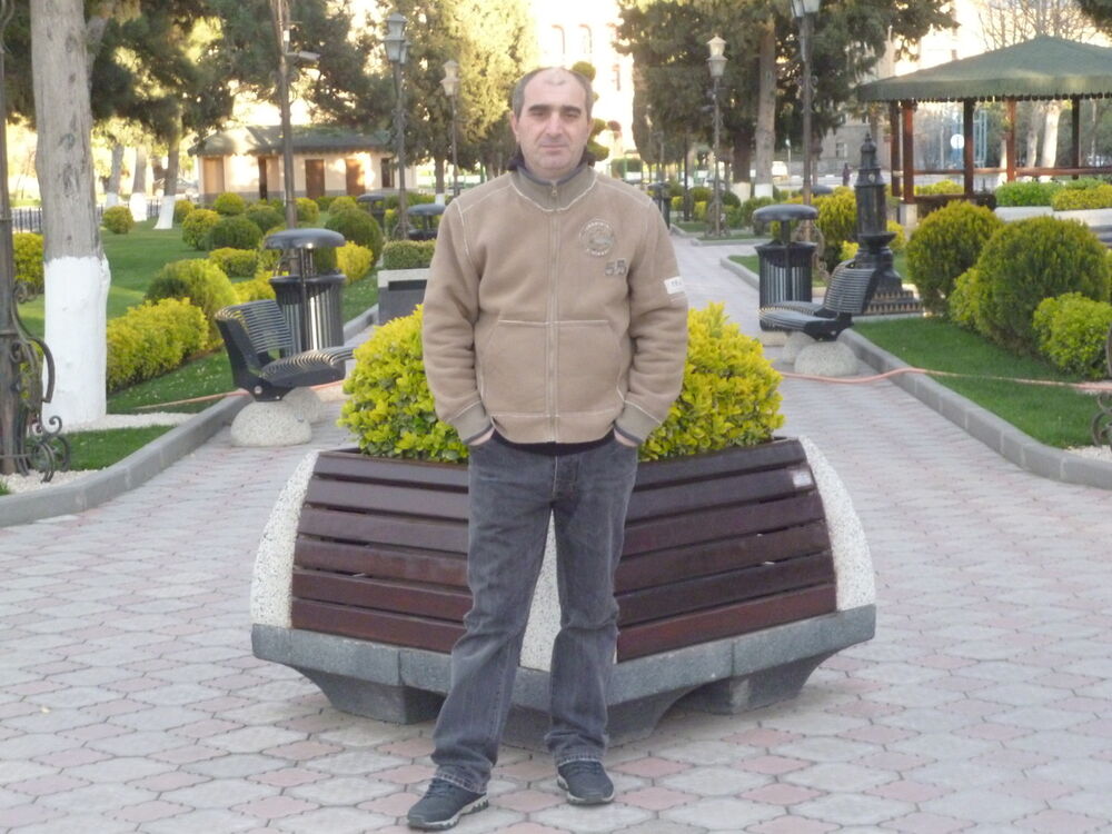  8881653  Gela, 53 ,    