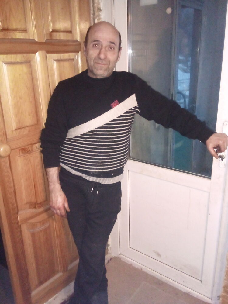  42139023  Ashot, 55 ,    