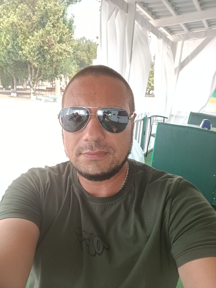  37537473  Slava, 38 ,    