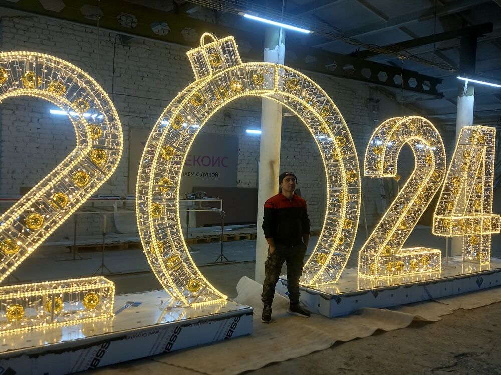  45581183  Feruz, 40 ,    