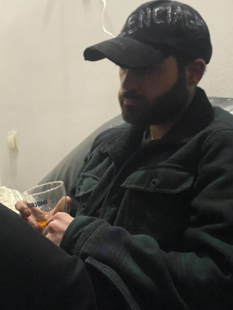  49725543  , 27 ,    