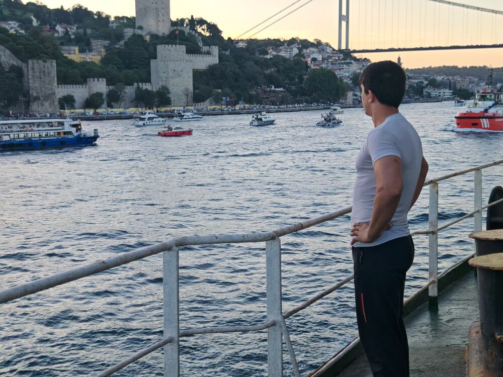  45208773  Araz, 26 ,    